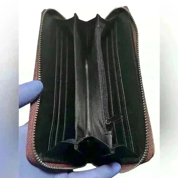 A woman’s brown wallet with ostrich leather print type pattern. - Picture 11 of 12